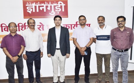 कलेक्टर श्री आकाश छिकारा ने ज्ञानगुड़ी का किया निरीक्षण