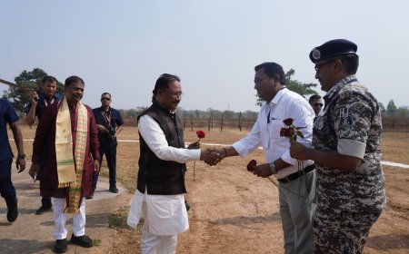 मुख्यमंत्री श्री विष्णुदेव साय का हेलीपैड में जनप्रतिनिधियों एवं अधिकारियों ने किया आत्मीय स्वागत