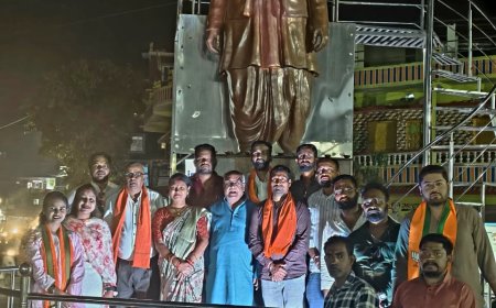 स्व. बलिराम कश्यप जी की पुण्यतिथि पर भाजयुमो द्वारा दीप प्रज्वलन कर श्रद्धांजलि