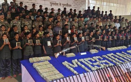 101 हथियारों के साथ 108 माओवादियों का समर्पण 1 किलो सोना और 3.60 करोड़ नगद की रिकॉर्ड बरामदगी