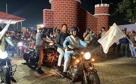 बस्तर हेरिटेज मैराथन के प्री-इवेंट के तहत शनिवार शाम को वन मंत्री श्री केदार कश्यप के नेतृत्व बाइक रैली निकाली गई