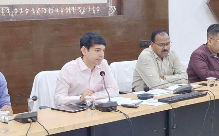 जनदर्शन ,जन चौपाल के आवेदनों पर करें तत्काल निराकरण की कार्यवाही- कलेक्टर श्री आकाश छिकारा