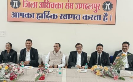 बस्तर जिला अधिवक्ता संघ द्वारा स्थानांतरित न्यायाधीशों को दी गई विदाई 💐💐💐