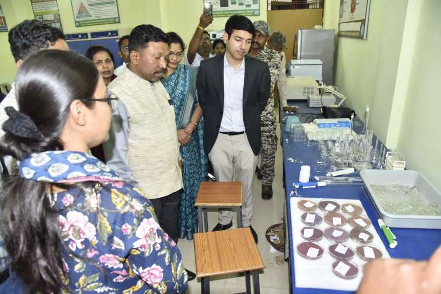 कलेक्टर श्री आकाश छिकारा ने किया डेबरीधुर उद्यानिकी महाविद्यालय का भ्रमण
