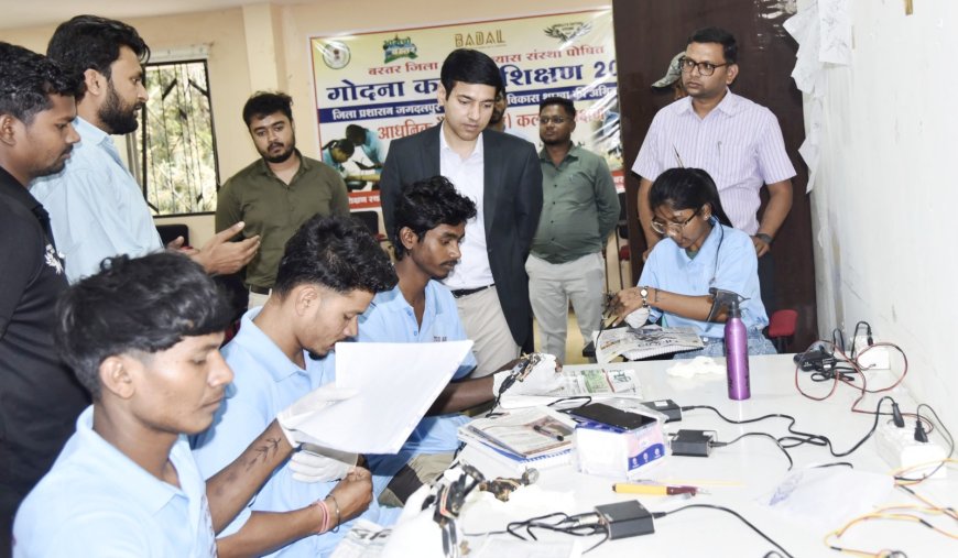 बस्तर की कला को नई ऊंचाई देने कलेक्टर श्री आकाश छिकारा पहुंचे बादल एकेडमी, कलाकारों का बढ़ाया मनोबल