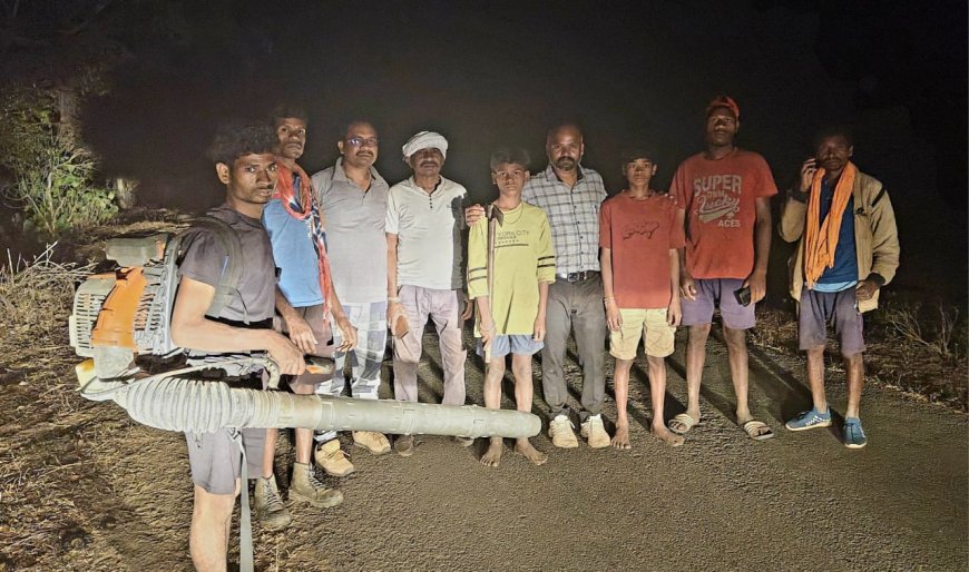 धधकते जंगल को बचाने के लिए आग की लपटों से भिड़ गए दो मासूम