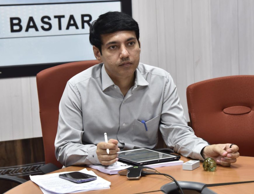 कलेक्टर श्री आकाश छिकारा ने की महिला एवं बाल विकास विभाग की विभिन्न योजनाओं की समीक्षा