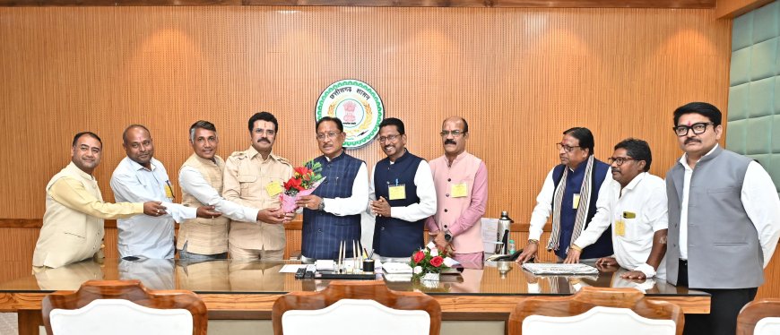 महादेव घाट बैराज के लिए 100 करोड़ के प्रावधान पर महापौर संजय पांडेय के नेतृत्व में प्रतिनिधिमंडल ने मुख्यमंत्री एवं मंत्रियों से की मुलाकात