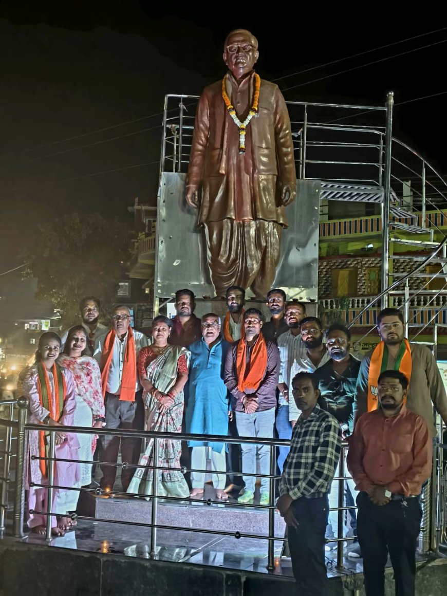 स्व. बलिराम कश्यप जी की पुण्यतिथि पर भाजयुमो द्वारा दीप प्रज्वलन कर श्रद्धांजलि