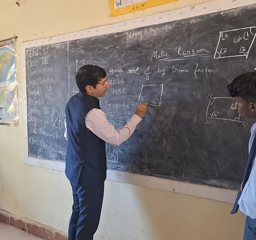 कलेक्टर श्री आकाश छिकारा का औचक निरीक्षण स्कूल, अटल टिंकरिंग लैब और आंगनबाड़ी केंद्रों की व्यवस्थाओं का लिया जायजा