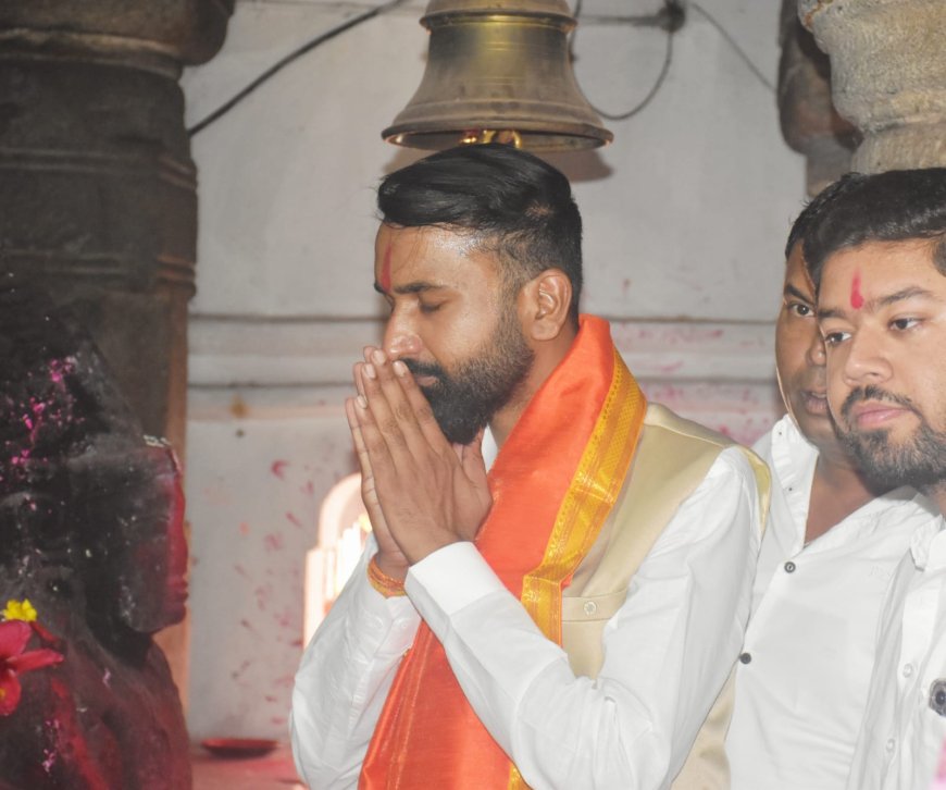जगदलपुर भाजपा कार्यालय में माथा टेक,माँ दंतेश्वरी मंदिर में पूजा कर आध्यात्मिक यात्रा की शुरुआत –अभिलाष यादव
