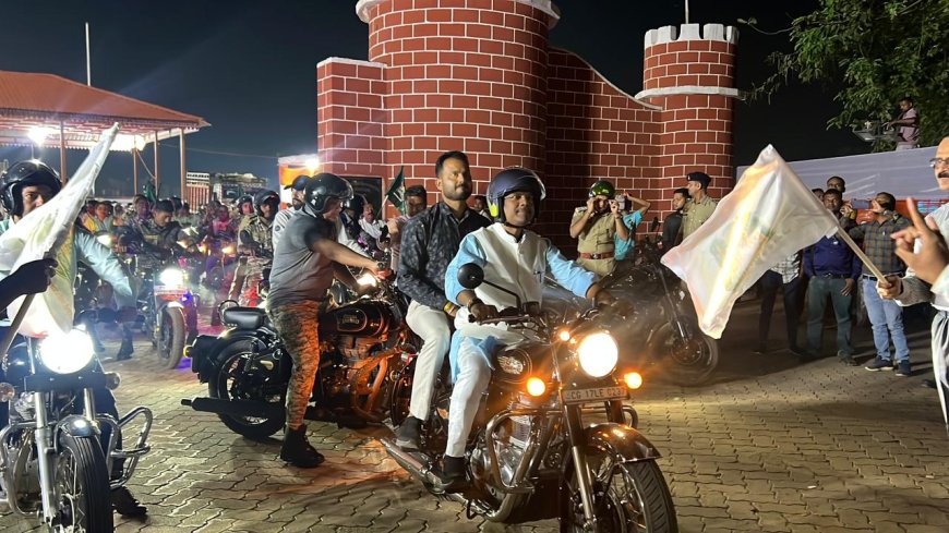 बस्तर हेरिटेज मैराथन के प्री-इवेंट के तहत शनिवार शाम को वन मंत्री श्री केदार कश्यप के नेतृत्व बाइक रैली निकाली गई