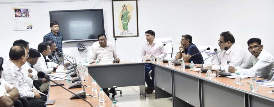 मेडिकल कॉलेज स्वशासी समिति प्रबंधकारिणी की बैठक में कमिश्नर ने दिए निर्देश