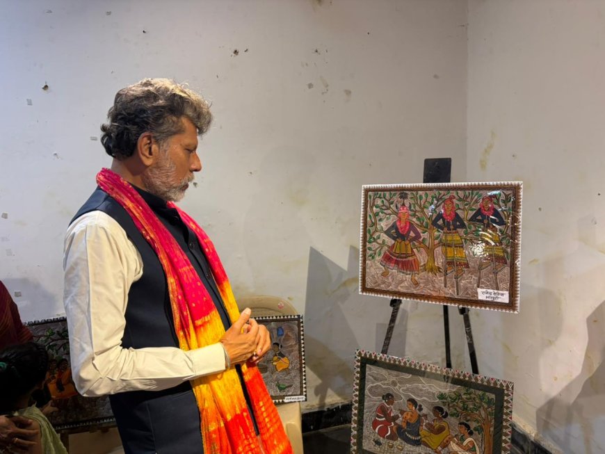 विधायक श्री किरण सिंह देव ने भित्ति चित्र प्रदर्शनी को बताया 'अद्भुत', उमड़ा जनसैलाब