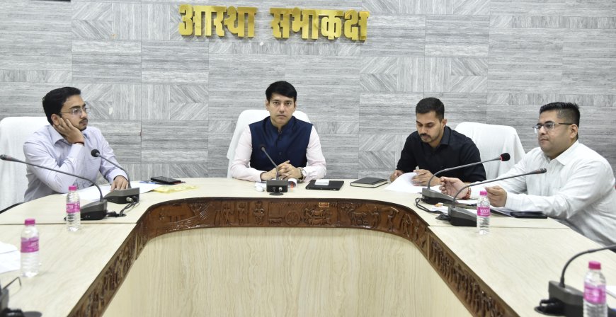 राष्ट्रीय पाण्डुलिपि सर्वेक्षण अभियान को लेकर कलेक्टर ने दिए आवश्यक निर्देश