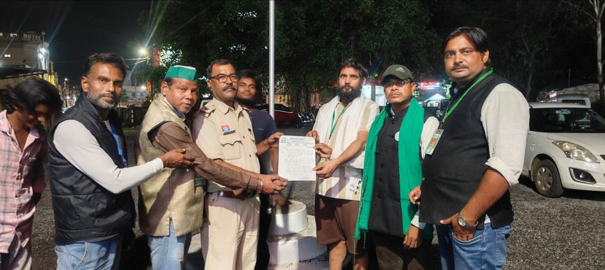 भारतीय किसान यूनियन राष्ट्रीय प्रवक्ता राकेश टिकैत को तत्काल रिहाई को लेकर पदाधिकारीयों एवं सदस्यों ने थाने में सौंपा ज्ञापन–