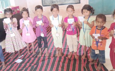 नन्हें हाथों ने खुद गढ़ी अपनी पहचान, आंगनबाड़ी केंद्रों में नेम टैग गतिविधि का आयोजन
