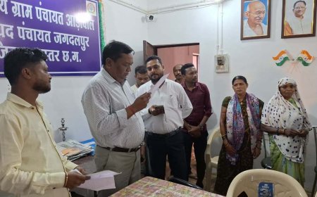 कमिश्नर श्री डोमन सिंह ने आड़ावाल और साड़गुड़ राजस्व शिविरों का किया निरीक्षण