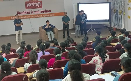 सोशल मीडिया से दूरी और सही दिशा में धैर्यपूर्ण मेहनत ही सफलता की असली कुंजी-कलेक्टर श्री आकाश छिकारा