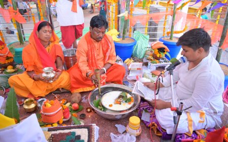 सांसद महेश कश्यप के पैतृक ग्राम कुम्हरावंड में श्री हनुमान प्राण प्रतिष्ठा समारोह के दूसरे दिन 'मूर्ति अधिवास' का अनुष्ठान श्रद्धापूर्वक संपन्न