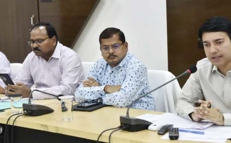 आम जनता से प्राप्त आवेदनों के निराकरण सहित सुशासन तिहार की करें तैयारी-कलेक्टर श्री आकाश छिकारा