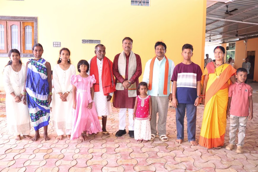 बस्तर सांसद महेश कश्यप के निवास में कार्यक्रम में शामिल हुए छत्तीसगढ़ शासन के वन मंत्री केदार कश्यप
