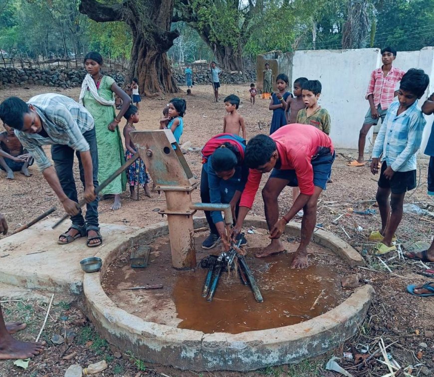 गर्मी में राहत हेतु बस्तर में हैंडपंप संधारण अभियान तेज, महिला तकनीशियन बनी बदलाव की ताकत