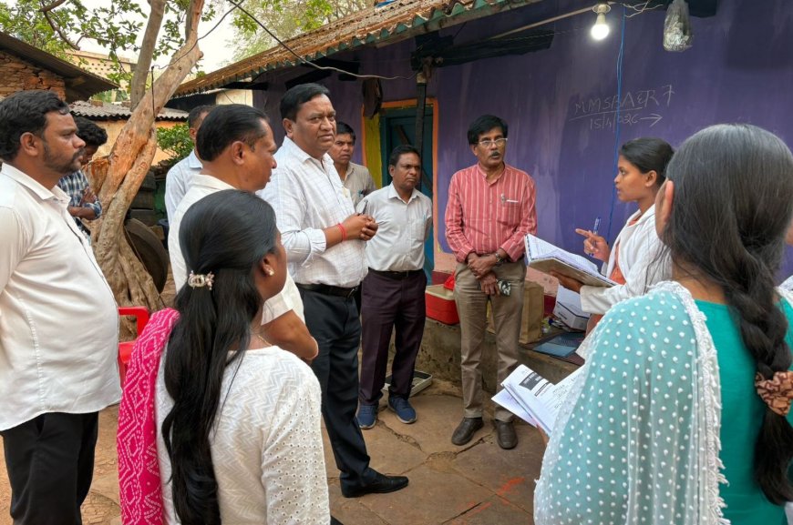 कमिश्नर श्री डोमन सिंह ने मुख्यमंत्री स्वस्थ बस्तर अभियान का लिया जायजा