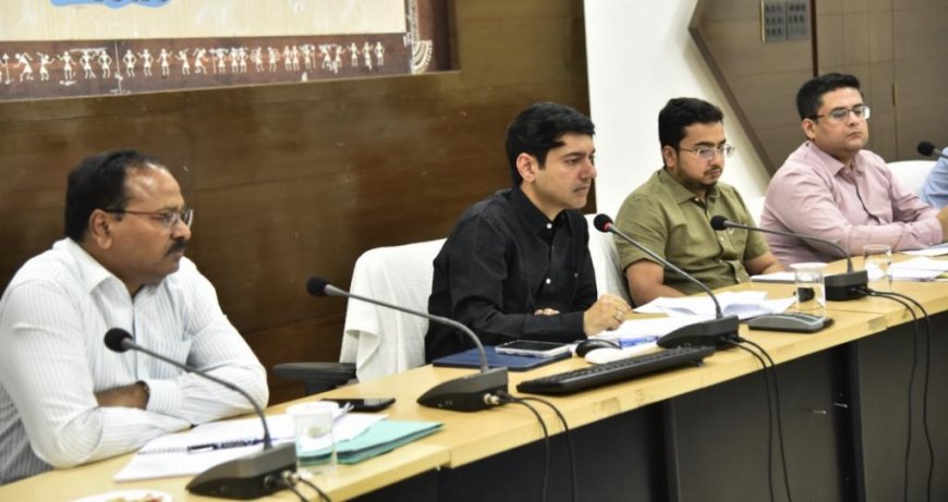 नियद नेल्लानर 2.0 योजना, बस्तर मुन्ने और स्वस्थ बस्तर अभियान का किया जाए प्रभावी क्रियान्वयन - कलेक्टर श्री आकाश छिकारा