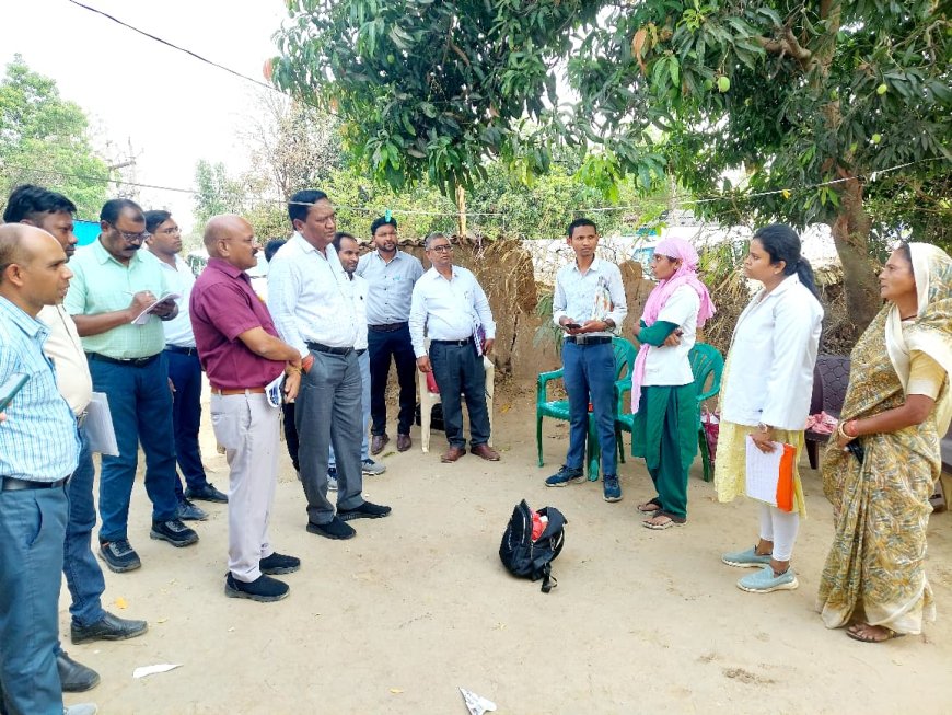 मुख्यमंत्री स्वस्थ बस्तर अभियान, स्वास्थ्य परीक्षण हेतु घर-घर पहुंच रही टीम , कमिश्नर ने किया औचक निरीक्षण