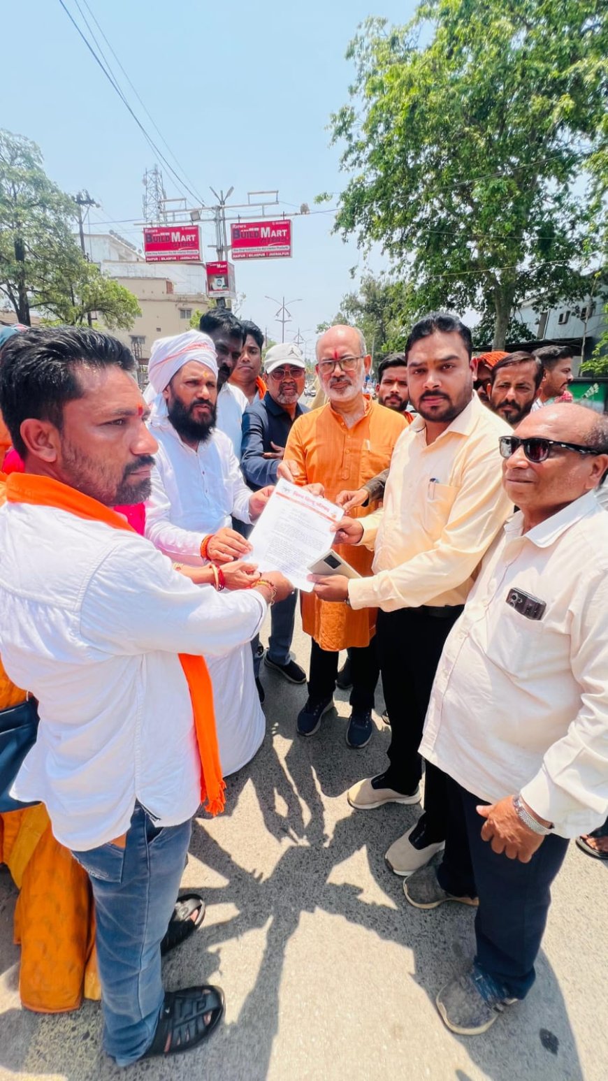 जगदलपुर में बजरंग दल का प्रदर्शन, पुतला फूंककर राष्ट्रपति के नाम सौंपा ज्ञापन