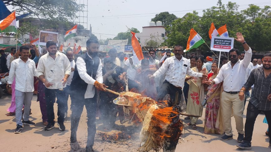 नारी शक्ति वंदन अधिनियम के विरोध करने वाली कांग्रेस पार्टी का भाजयुमो ने किया पुतला दहन