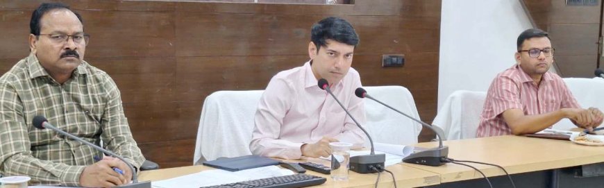 कलेक्टर ने दिए निर्देश, लंबित प्रकरणों  को 1 मई से पूर्व निराकृत करने पर जोर