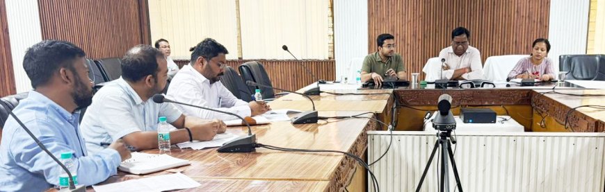 वीडियो कॉन्फ्रेंसिंग के जरिए समीक्षा में पात्र लोगों को जनकल्याणकारी योजनाओं से लाभान्वित कर सेचुरेशन करने कहा