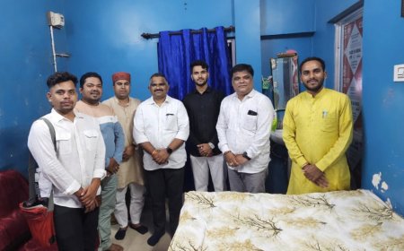बालाकृष्णनन पहुंचे प्रकाश के निवास, जाना परिवार का कुशलक्षेम