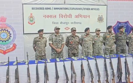 सुरक्षा बलों की बड़ी कार्रवाई : नक्सलियों के डंप से 65.52 लाख कैश समेत भारी मात्रा में हथियार बरामद