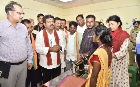 केंद्रीय गृह मंत्री के प्रस्तावित बस्तर प्रवास की तैयारियों का उप मुख्यमंत्री श्री विजय शर्मा ने लिया जायज़ा