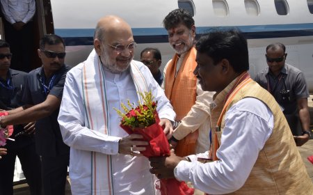 केंद्रीय गृह मंत्री अमित शाह का बस्तर सांसद महेश कश्यप ने किया पुष्पगुच्छ से स्वागत 💐💐💐