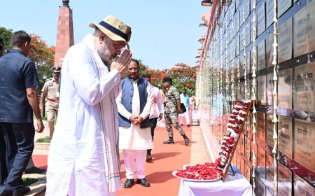 केंद्रीय गृहमंत्री श्री अमित शाह ने अमर वाटिका में शहीदों को दी श्रद्धांजलि, परिजनों से की आत्मीय मुलाकात