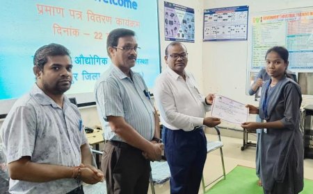 आईटीआई जगदलपुर में रजत उत्सव का आयोजन, प्रमाण पत्र पाकर खिले प्रशिक्षार्थियों के चेहरे