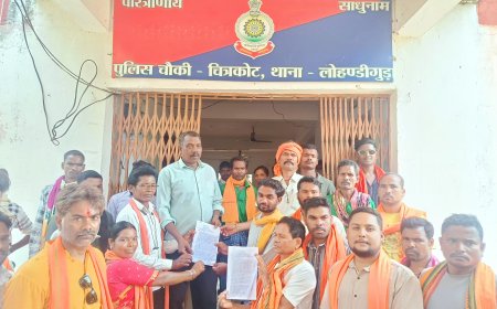 चित्रकोट में तनाव के बाद विवाद गहराया, सरपंच समर्थकों द्वारा बजरंग दल को अपशब्द कहने पर एफ आई आर दर्ज करने की मांग