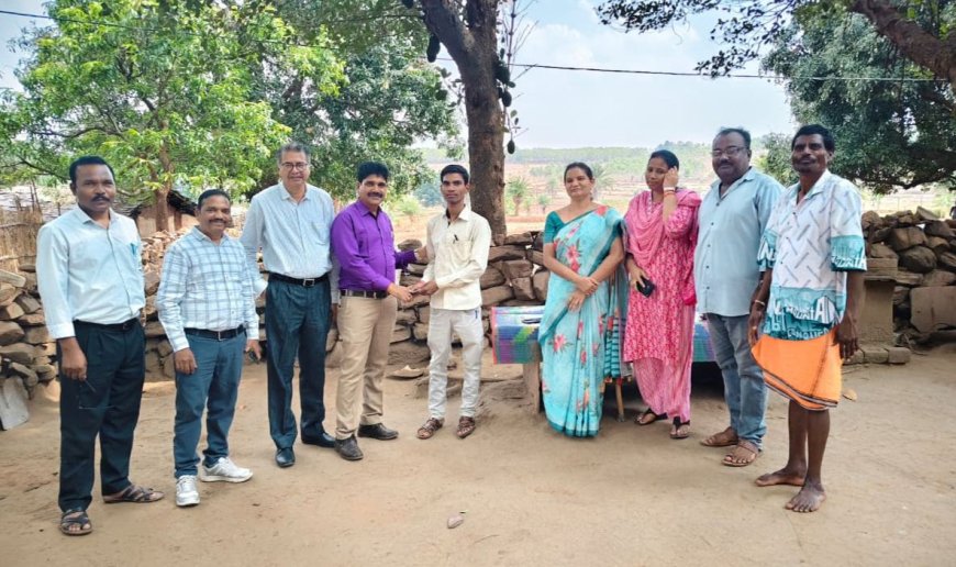 तोकापाल के ग्राम गाटम में पहले दिन ही पूरा हुआ जनगणना कार्य ,प्रगणक दिगेश्वर पोर्ते के कार्य की अधिकारियों ने की सराहना