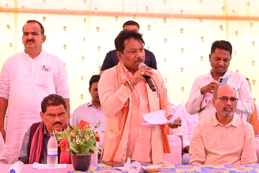 सालेपाल में 32.83 करोड़ की लागत से बनेगा एकलव्य आवासीय विद्यालय,सांसद महेश कश्यप और विधायक विनायक गोयल ने किया भूमिपूजन