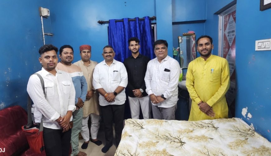 बालाकृष्णनन पहुंचे प्रकाश के निवास, जाना परिवार का कुशलक्षेम