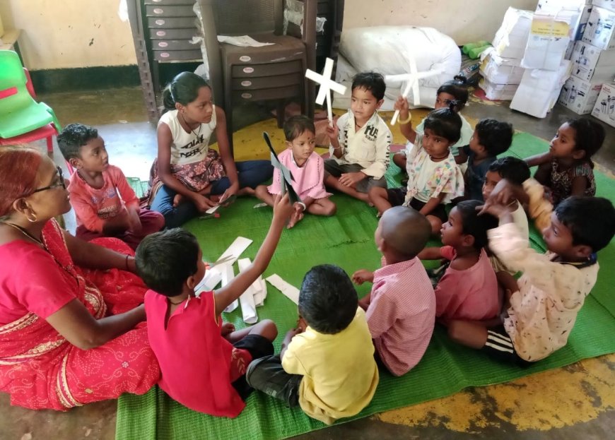 बस्तर के 126 आंगनबाड़ी केंद्रों में बच्चों ने खेल-खेल में सीखी गणित और धूप से सुरक्षा