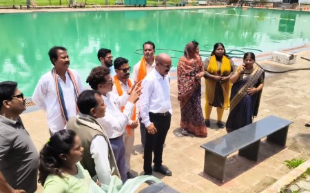 महापौर सहित जनप्रतिनिधियों ने विधिवत पूजा अर्चना कर स्विमिंग पूल का किया शुभारंभ