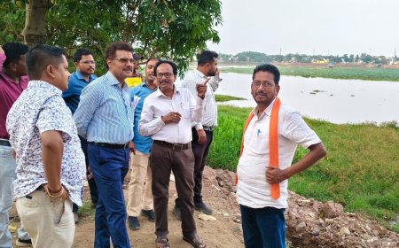 शहर में संचालित विभिन्न विकास कार्यों की प्रगति का जायजा लेने महापौर संजय पाण्डे अपनी टीम के साथ विभिन्न स्थलों का निरीक्षण करने निकले!,