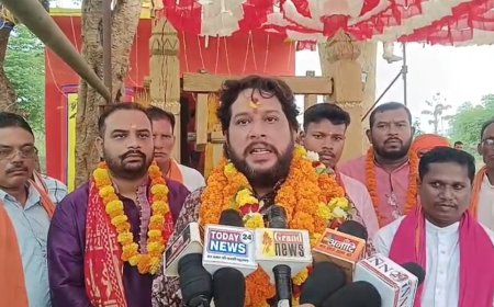 माड़पाल में अंचल के प्रसिद्ध फूल जात्रा का आयोजन, बड़ी संख्या में जुटे ग्रामीण, सुकमा जमींदार परिवार के कुमार विजित देव भी हुए शामिल
