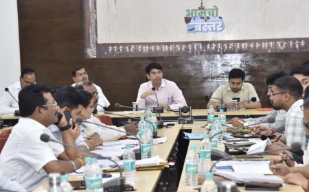 किसानों को समय पर खाद एवं बीज की उपलब्धता सुनिश्चित करें-कलेक्टर श्री आकाश छिकारा