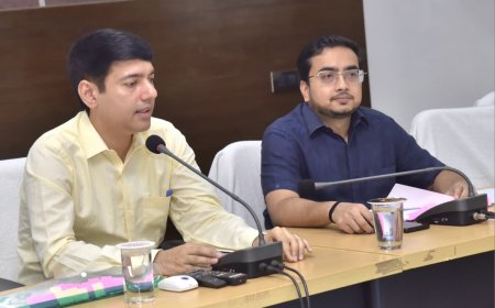 डीएमएफटी मद से स्वीकृत विकास कार्यों को समय-सीमा में पूर्ण करें : कलेक्टर आकाश छिकारा